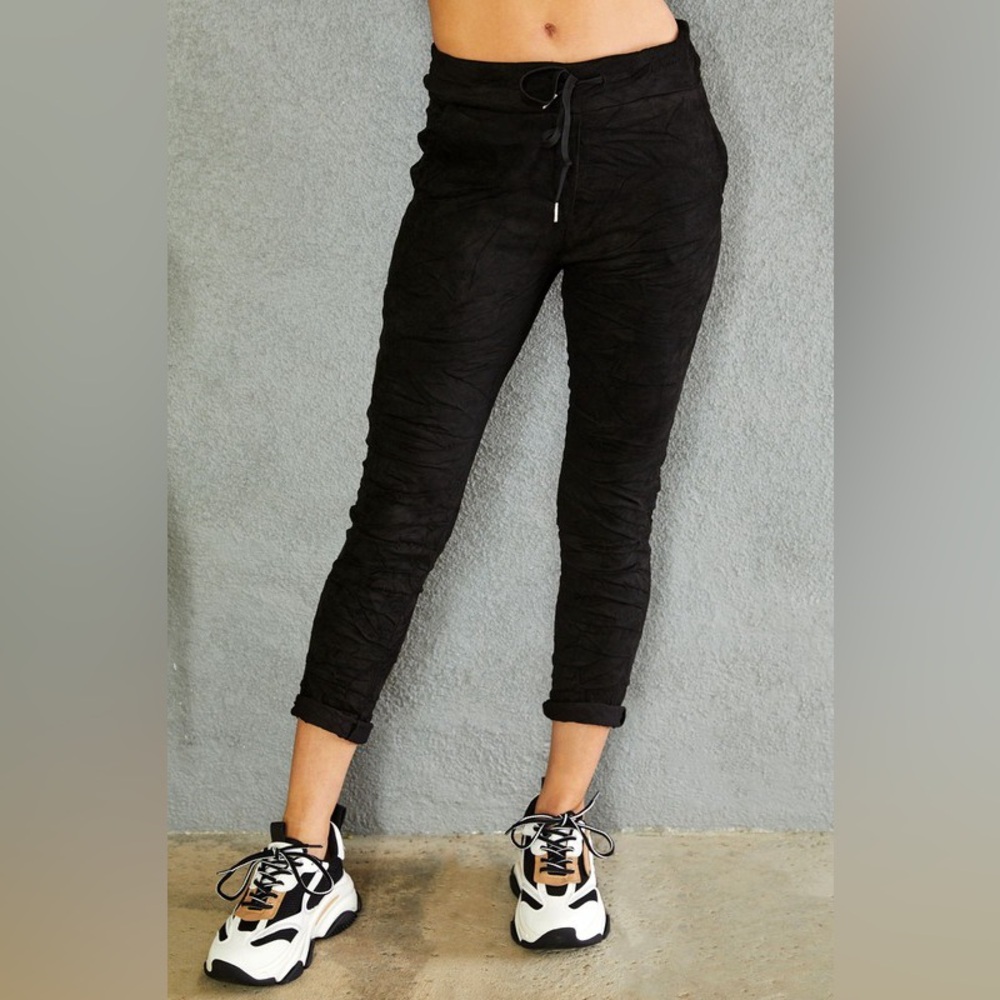 (93630-BLK) SUEDE SOLID CRINKLE JOGGER